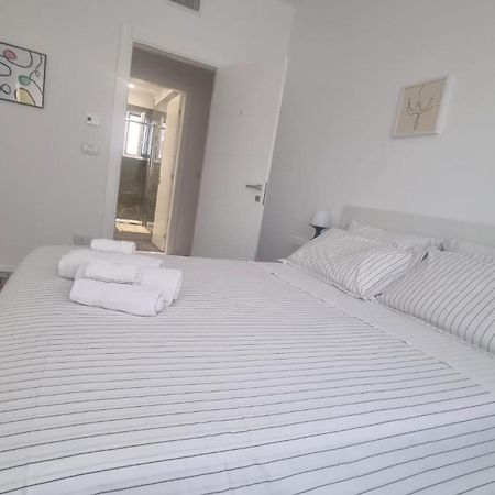 Repubblica Rooms Bari Bagian luar foto