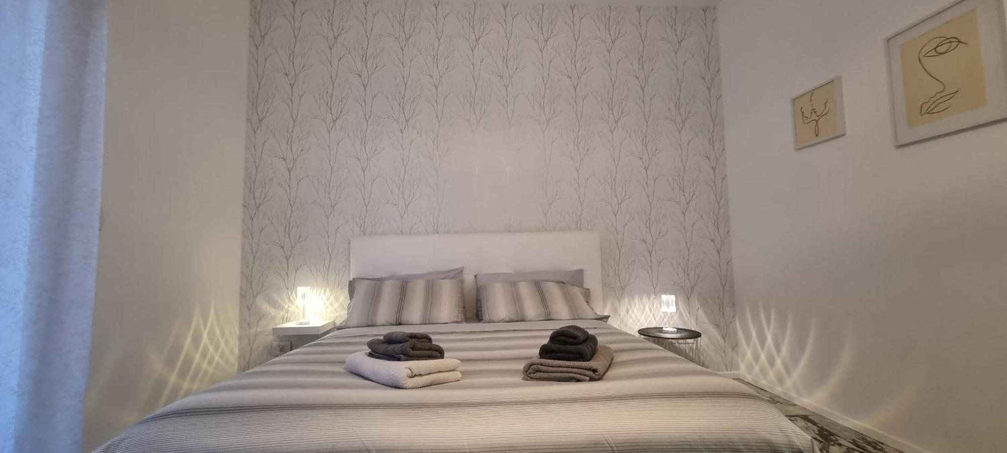 Repubblica Rooms Bari Bagian luar foto